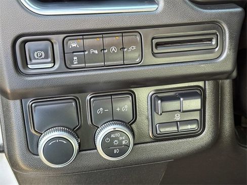 Used 2021 GMC Yukon XL SLT w/ SLT Luxury Plus Package image 27