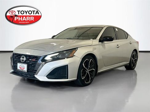 Used 2023 Nissan Altima 2.5 SR w/ SR Premium Package FWD image 1