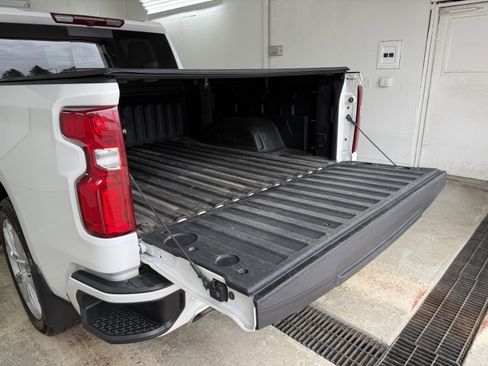 Used 2022 Chevrolet Silverado 1500 High Country w/ High Country Premium Package image 8