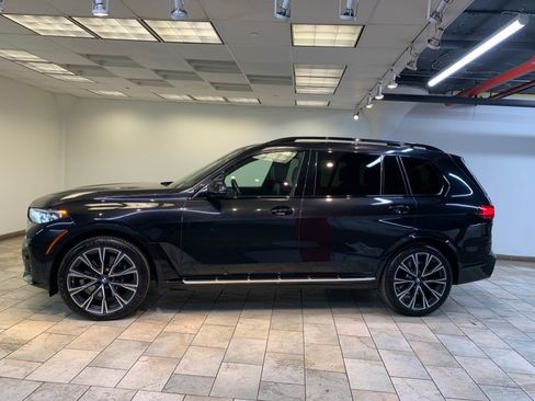 Used 2022 BMW X7 xDrive40i w/ M Sport Package AWD/4WD image 4