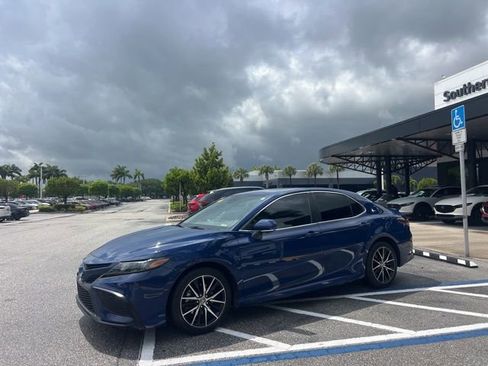 Used 2023 Toyota Camry SE FWD image 8