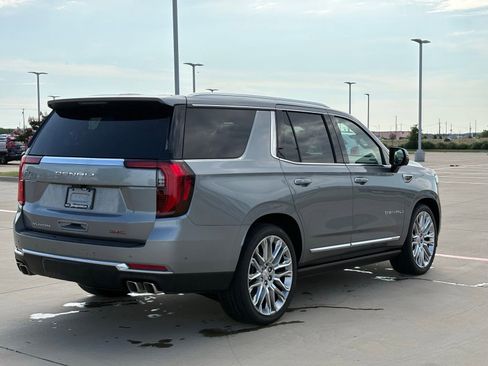 Used 2026 GMC Yukon Denali w/ Denali Reserve Package AWD/4WD image 7