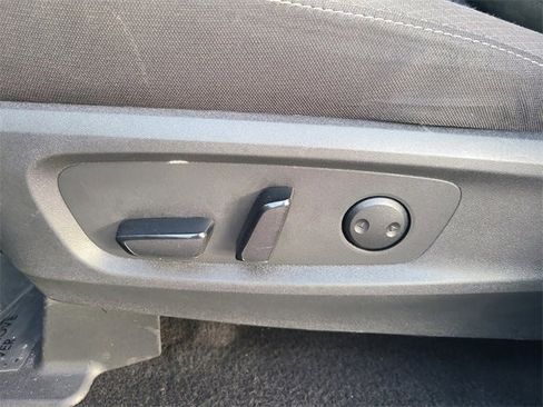 Used 2024 Nissan Pathfinder SV image 23