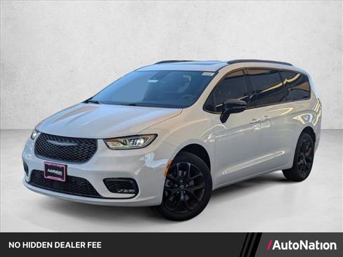 New 2026 Chrysler Pacifica Limited w/ S Appearance Package AWD/4WD image 1
