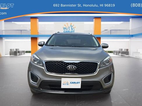 Used 2017 Kia Sorento LX w/ LX Convenience Package image 5