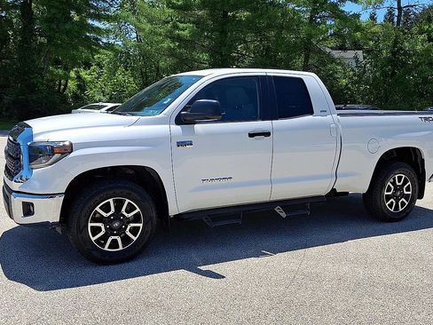 Used 2019 Toyota Tundra SR5 w/ TRD Off Road Package AWD/4WD image 5