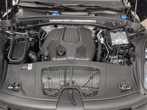 New 2026 Porsche Macan AWD/4WD image 29