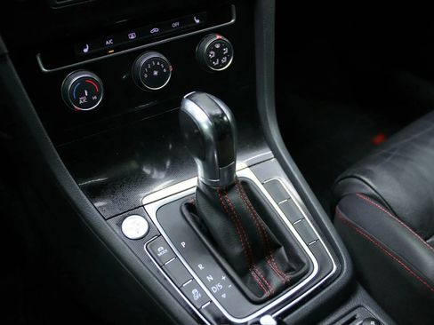 Used 2015 Volkswagen GTI SE image 29