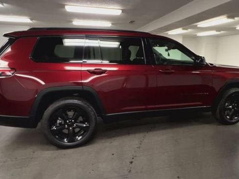 Used 2025 Jeep Grand Cherokee L Limited w/ Black Appearance Package image 9