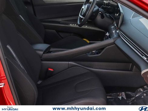 Certified 2024 Hyundai Elantra SEL w/ Convenience Package FWD image 16