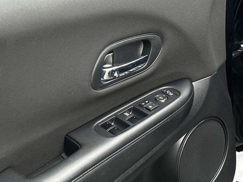 Used 2018 Honda HR-V LX image 17