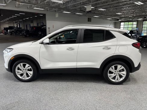 Used 2024 Buick Encore GX Preferred AWD/4WD image 4