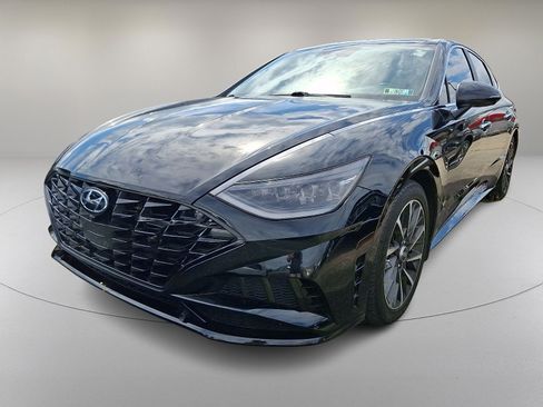 Used 2023 Hyundai Sonata Limited w/ Preferred Accessory Package FWD image 3