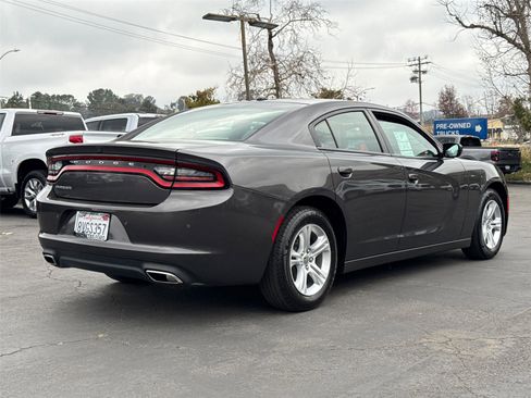 Used 2019 Dodge Charger SXT w/ Leather Interior Group image 9
