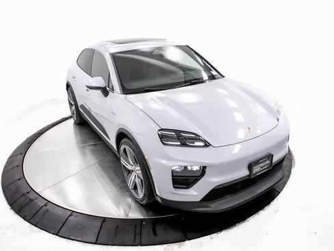 Certified 2025 Porsche Macan 4S Electric image 38