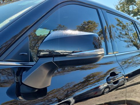 Used 2022 Toyota Highlander LE image 7