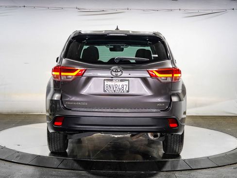 Certified 2019 Toyota Highlander XLE w/ Carpet Mat Package (TMS) FWD image 6