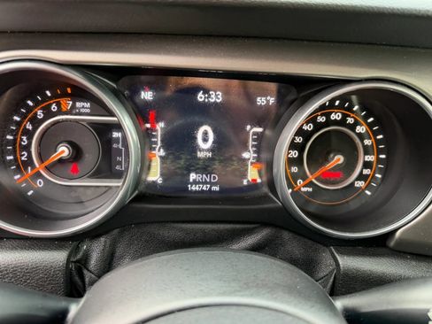 Used 2018 Jeep Wrangler Unlimited Sahara AWD/4WD image 21