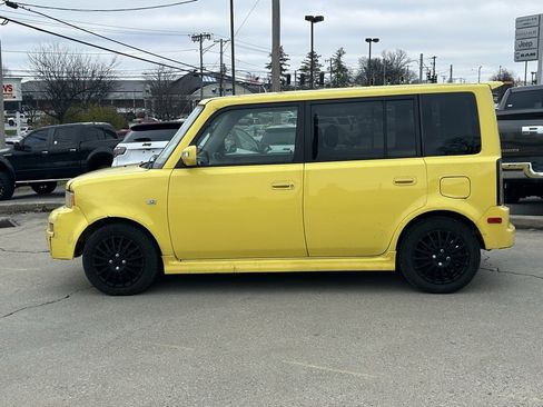 Used 2005 Scion xB image 10