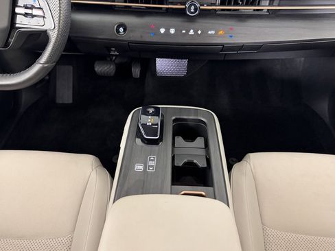 Used 2024 Nissan Ariya FWD image 16