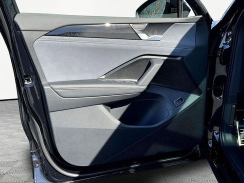 New 2026 Volkswagen Tiguan SE R-Line image 19