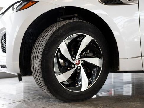 Used 2023 Jaguar F-PACE R-Dynamic S image 10