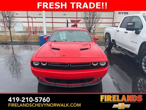 Used 2016 Dodge Challenger SXT Plus image 2