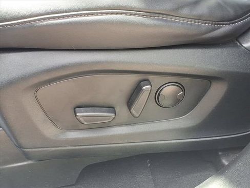 Used 2022 Ford Explorer XLT w/ Equipment Group 202A AWD/4WD image 12
