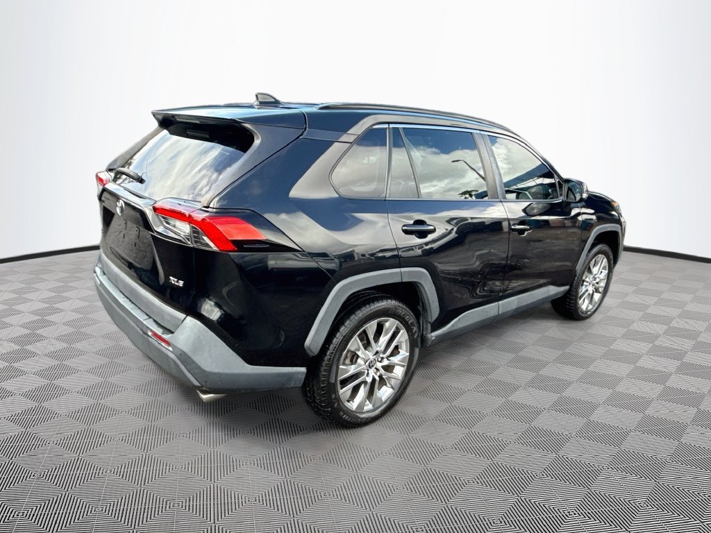 Used 2021 Toyota RAV4 XLE Premium FWD image 6