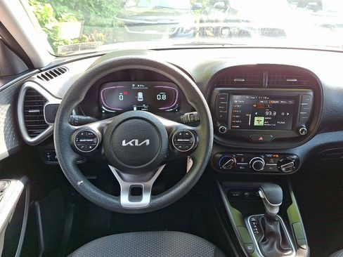 Certified 2023 Kia Soul LX w/ LX Technology Package image 16