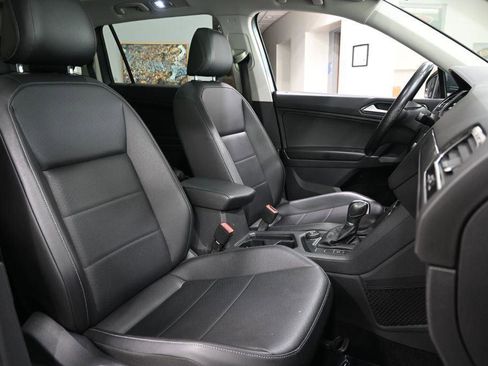 Used 2018 Volkswagen Tiguan SE w/ Panoramic Sunroof Package AWD/4WD image 16