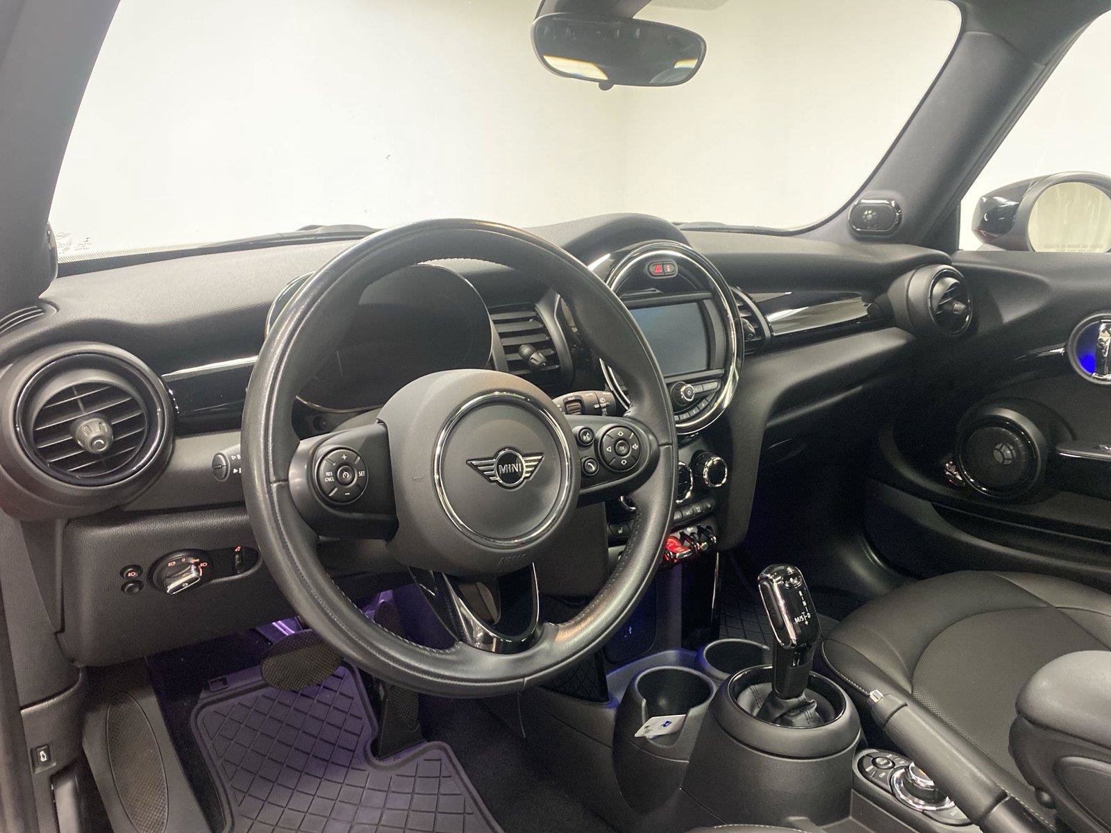 Used 2021 MINI Cooper 2-Door Hardtop w/ 6.5" Touchscreen Package FWD image 31