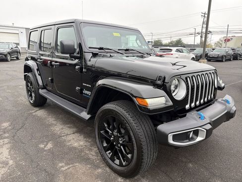 Used 2023 Jeep Wrangler Unlimited Sahara w/ Cold Weather Group AWD/4WD image 4