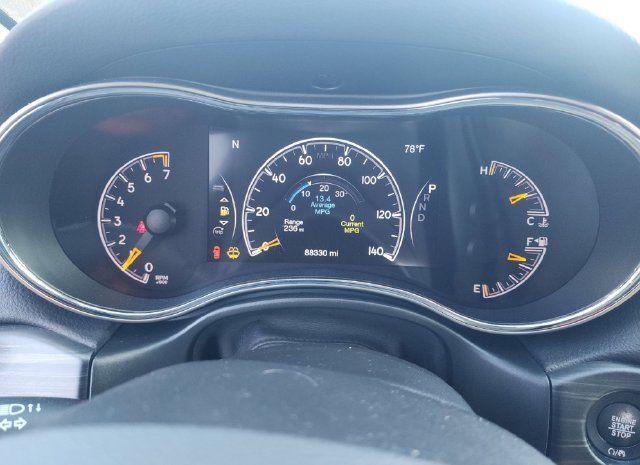Used 2021 Jeep Grand Cherokee Laredo X RWD image 4