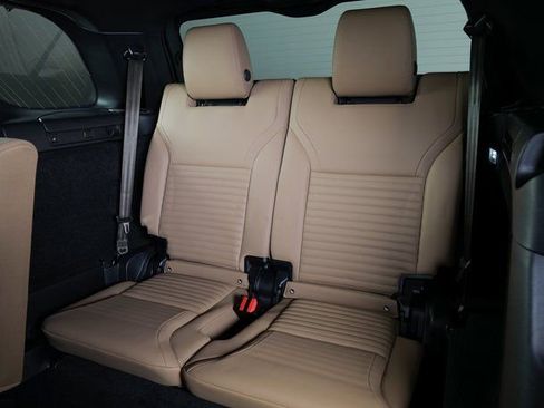 New 2026 Land Rover Discovery Dynamic SE image 21