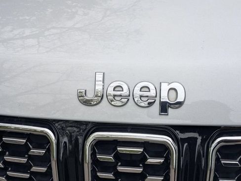 Used 2025 Jeep Compass Limited AWD/4WD image 9
