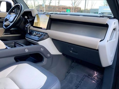 Used 2022 Land Rover Defender 90 X-Dynamic S image 16