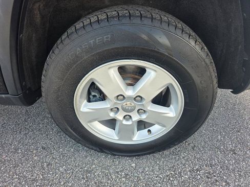 Used 2012 Jeep Grand Cherokee Laredo RWD image 18