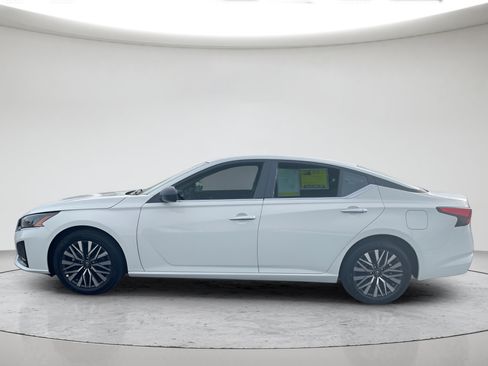 Used 2025 Nissan Altima 2.5 SV FWD image 6