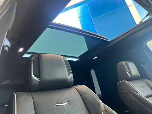 Used 2023 Cadillac Escalade Premium Luxury AWD/4WD image 21