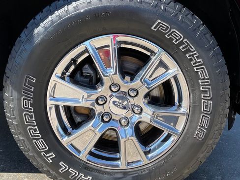 Used 2015 Ford F150 Lariat image 14