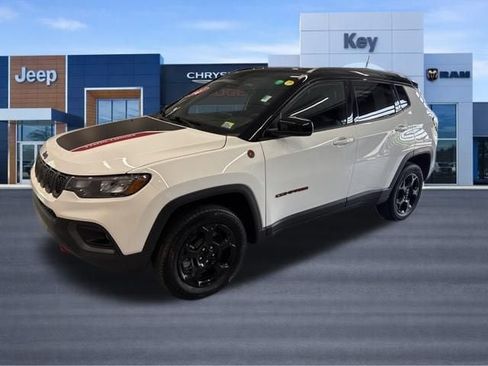 Used 2024 Jeep Compass Trailhawk AWD/4WD image 2