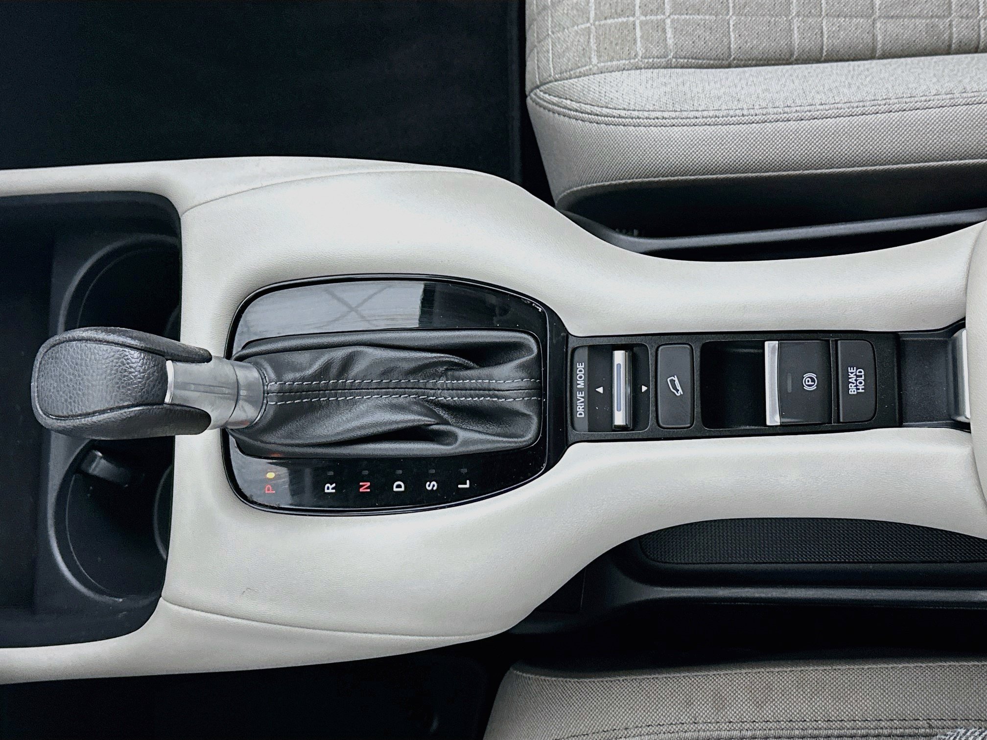 Used 2025 Honda HR-V LX image 23