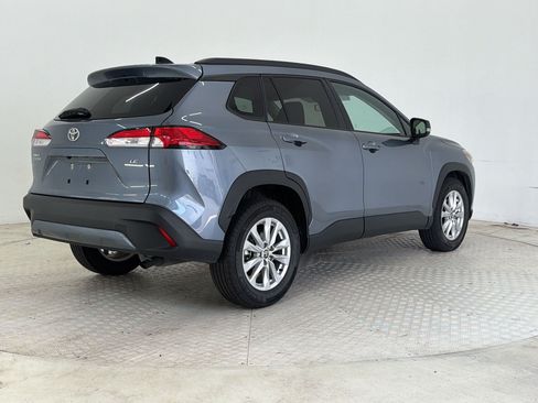 Used 2025 Toyota Corolla Cross LE FWD image 9