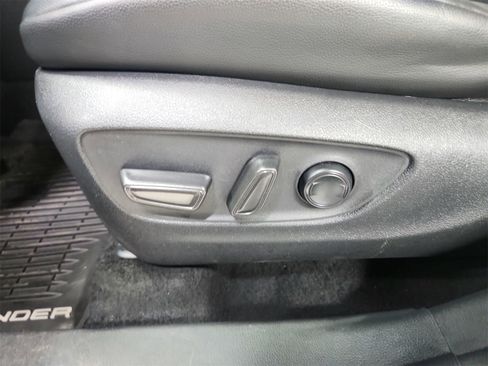 Used 2020 Toyota Highlander XLE image 20