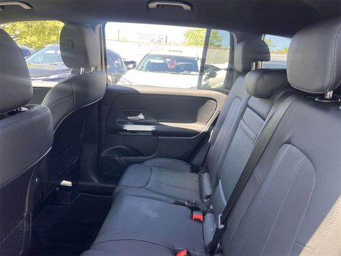 Used 2024 Mercedes-Benz GLB 250 4MATIC image 12