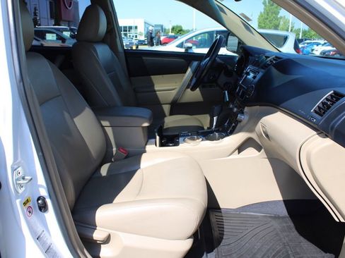 Used 2013 Toyota Highlander SE AWD/4WD image 20