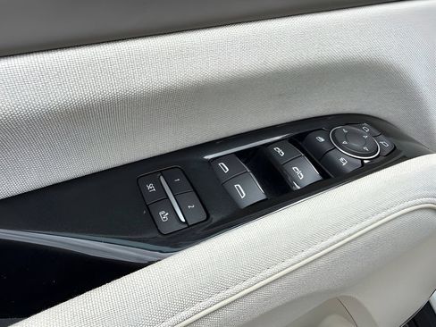 Used 2023 Cadillac Escalade Sport Platinum AWD/4WD image 11