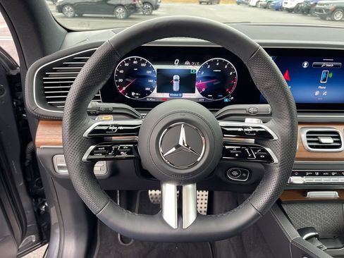 Used 2025 Mercedes-Benz GLS 580 4MATIC image 17