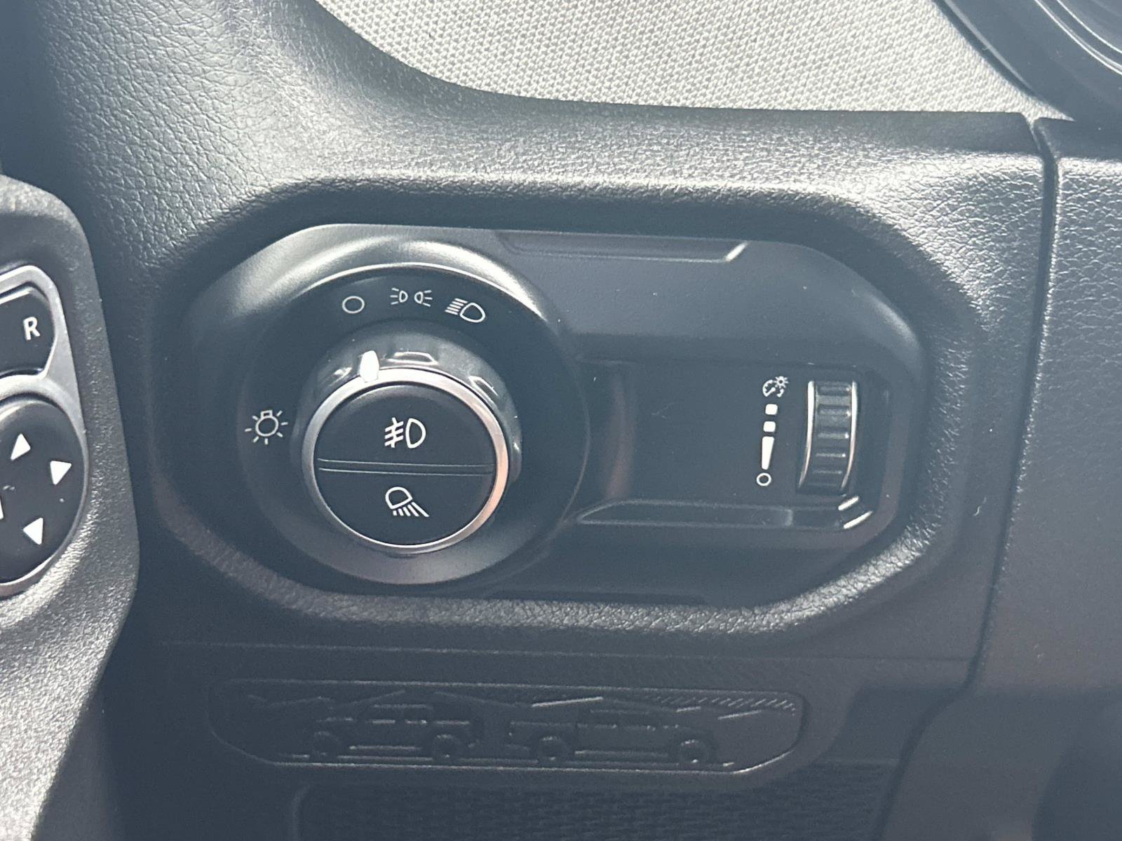 Used 2025 Jeep Gladiator Sport AWD/4WD image 36